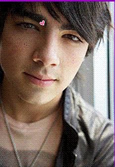 Crezi ca esti fata ideala pentru Joe Jonas? - da joe e cel mai tare ..orikm :) - Joe