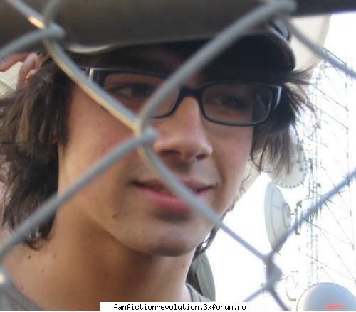 Poze - Joe(cu ochelari) :D - Joe