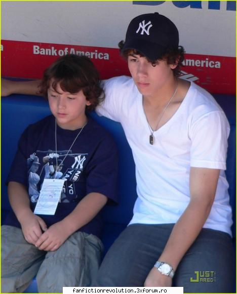 nick sh bonus jonas... poze
