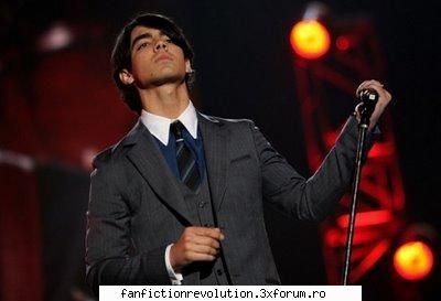 Poze - MusiCares Honoring Neil Diamond 2009-Spectacol - Joe