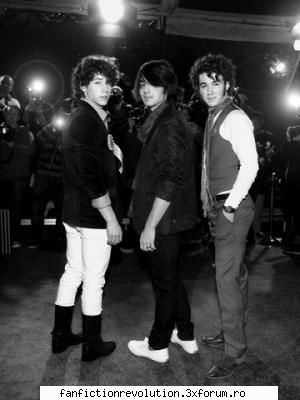 Poze cu cei trei frati!! - ingerulbun - jonas Brothers