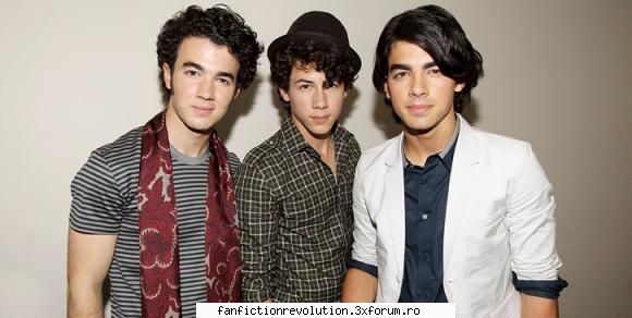 Poze cu cei trei frati!! - dapz..me imi place paru lu nick!!!!cretz:*stii - jonas Brothers