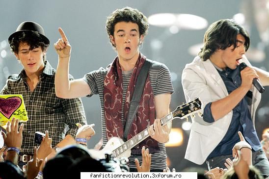 Poze cu cei trei frati!! - fratii jonas:)):)) - jonas Brothers