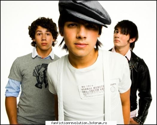 Poze cu cei trei frati!! - joe in fata..poi cum sa nu - jonas Brothers