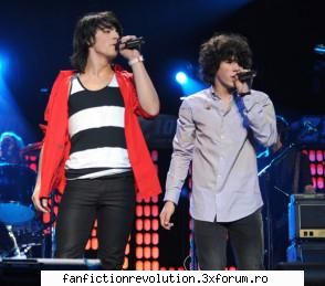 Poze cu cei trei frati!! - ALEXA24 - jonas Brothers