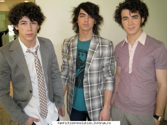 Poze cu cei trei frati!! - ALEXA24 - jonas Brothers